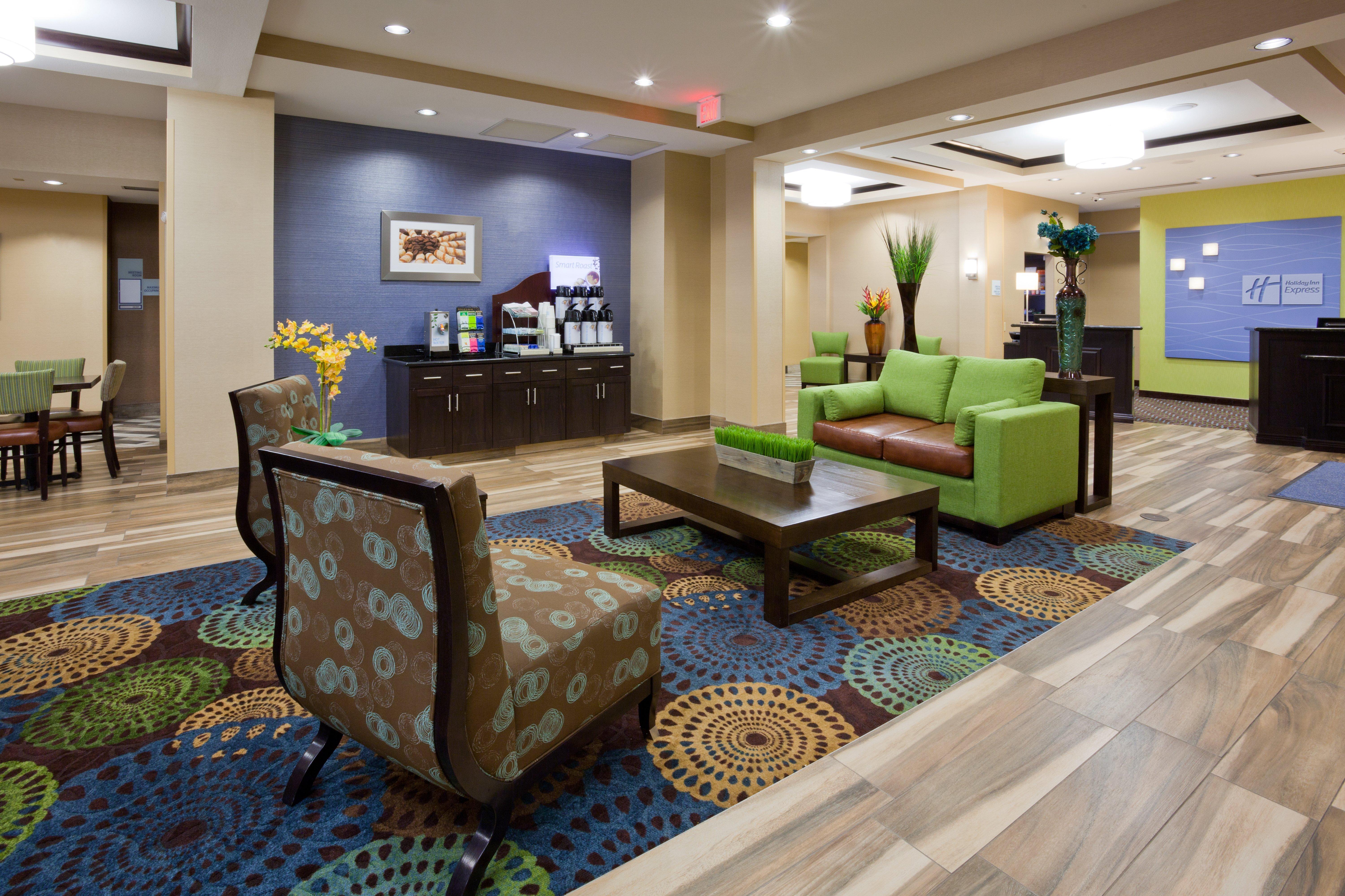 Holiday Inn Express & Suites Fort Dodge By Ihg Bagian luar foto