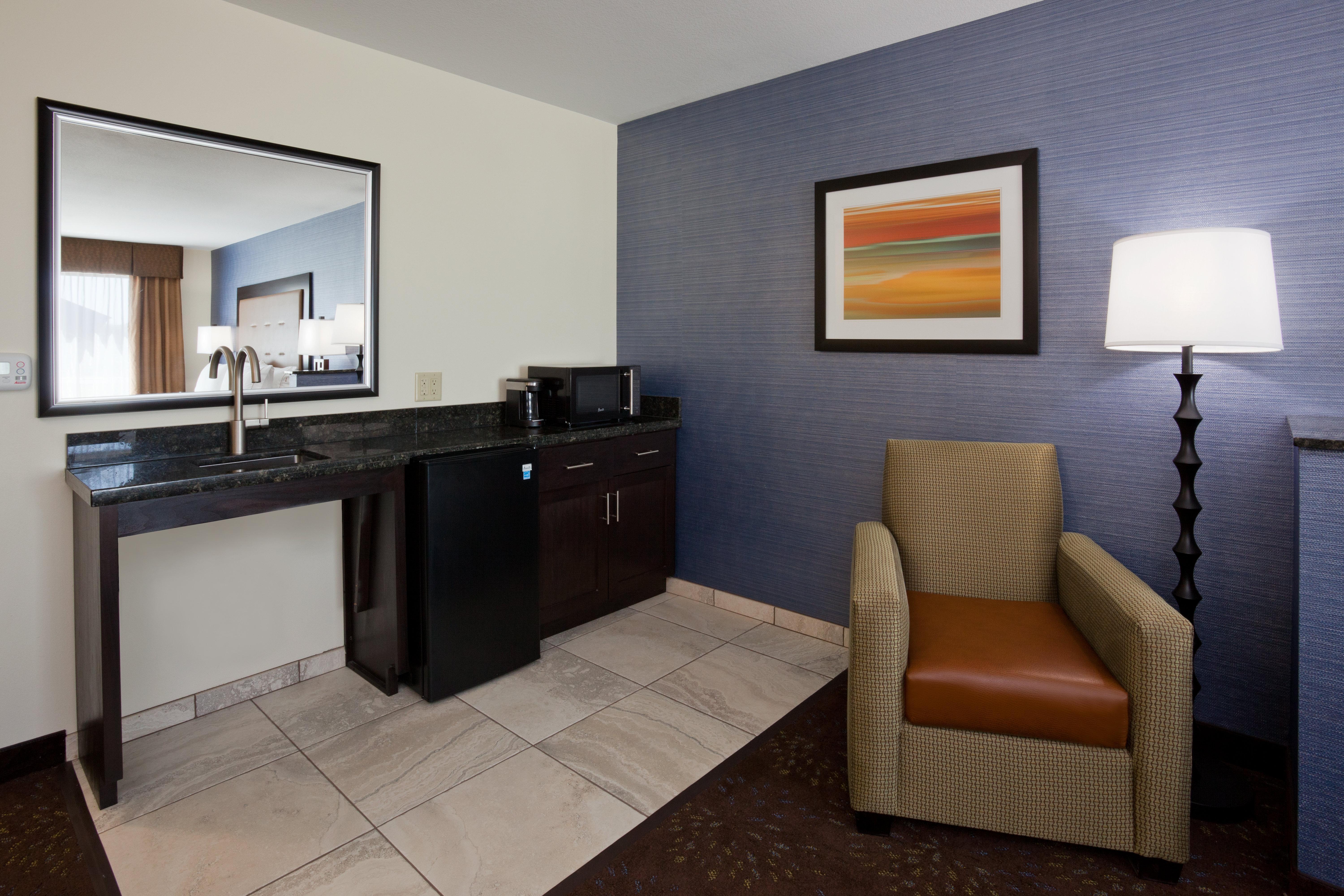 Holiday Inn Express & Suites Fort Dodge By Ihg Bagian luar foto