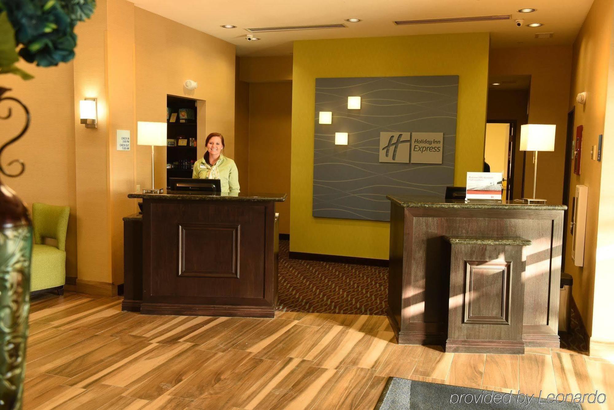 Holiday Inn Express & Suites Fort Dodge By Ihg Bagian luar foto